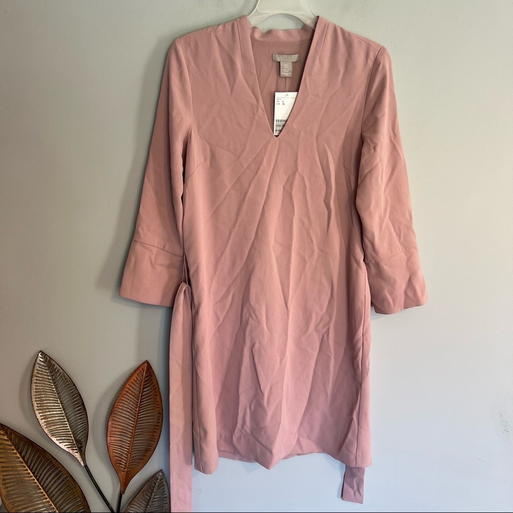 J17 NWT H&M Blush Pink Belted Waist V Neck Mini Dress Size 2 Straight Tie Waist